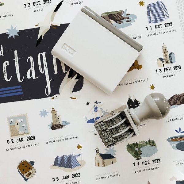 Coffret affiche à tamponner sur la Bretagne + porte affiche en bois