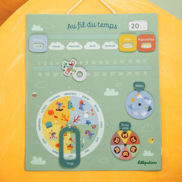 Calendrier pour enfant en tissu vert Au fil du temps