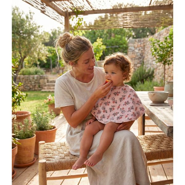 Bavoir 2 en 1 bi-matière (poncho/ épaule) fleurs/ biscuit