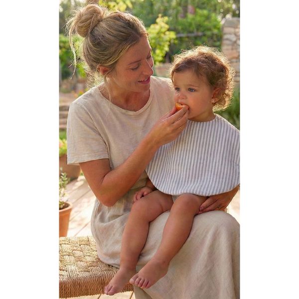 Bavoir 2 en 1 bi-matière (poncho/ épaule) rayé vert de gris