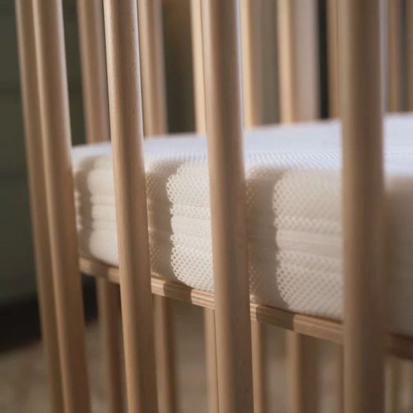 Berceau en bois mini Nighti Natural + matelas