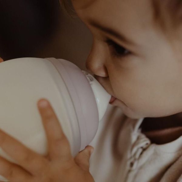 Biberon anti-colique en silicone medical 240 ml, Lilas