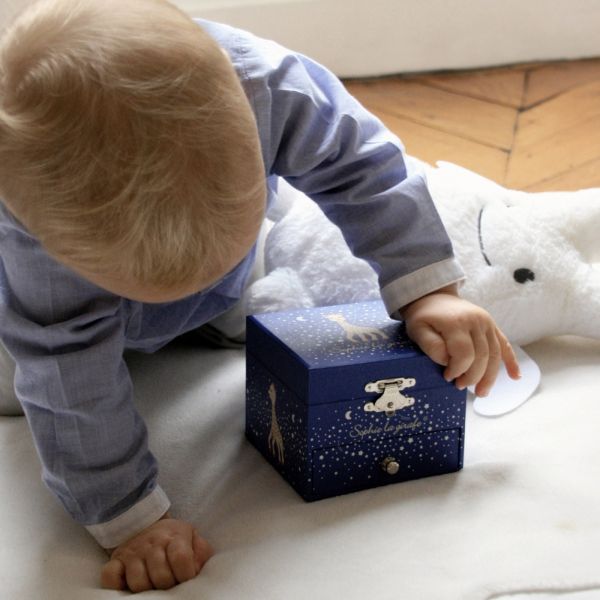 Petite boîte à musique bébé phosphorescente Sophie la Girafe Milky Way