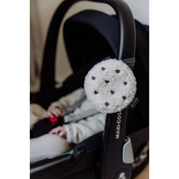Peluche bruits blancs à suspendre Billy cœurs beige