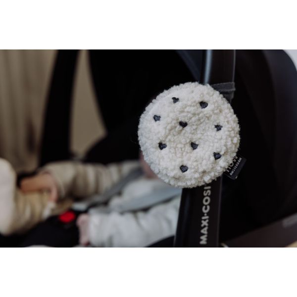 Peluche bruits blancs à suspendre Billy cœurs beige