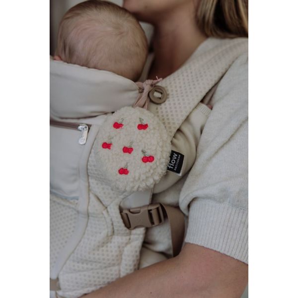 Peluche bruits blancs à suspendre Lucy cerises beige