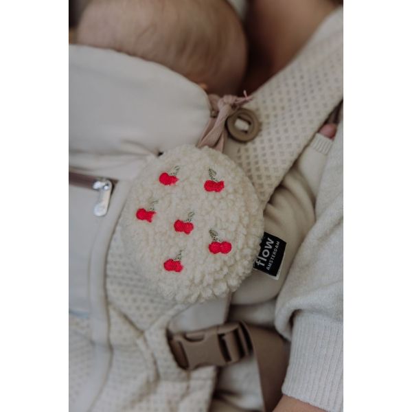 Peluche bruits blancs à suspendre Lucy cerises beige
