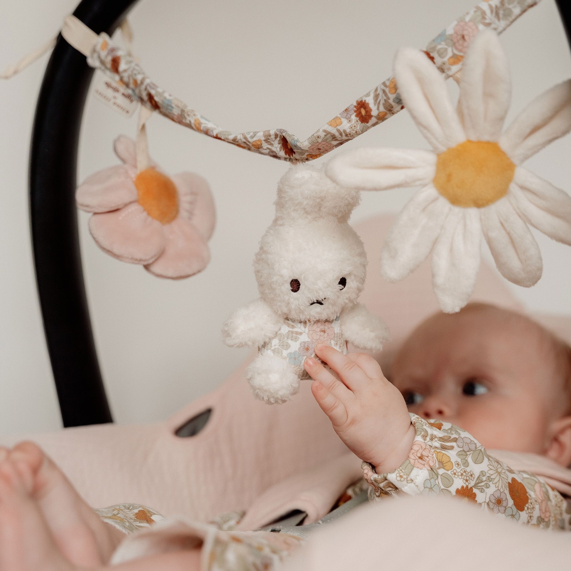 Chaîne d'activités Miffy Vintage Flowers - Made in Bébé