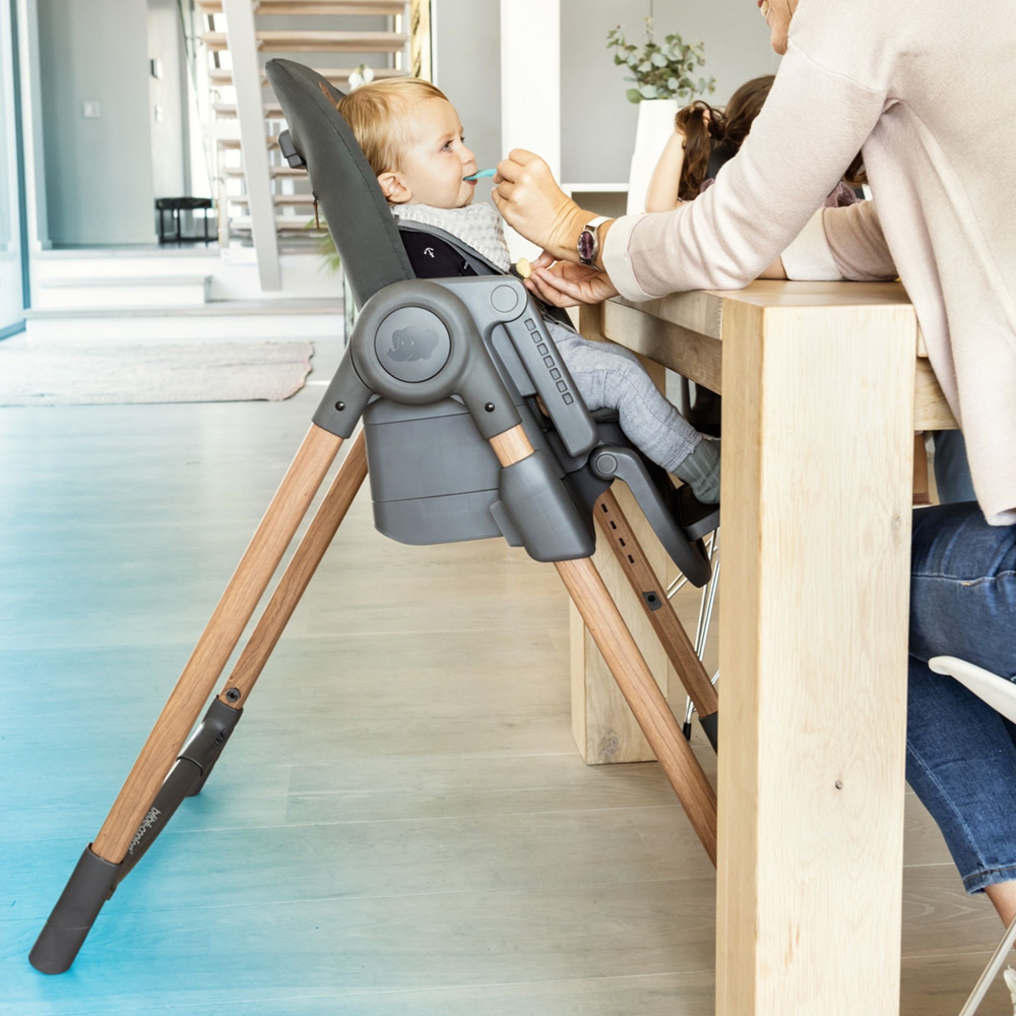 Maxi Cosi Chaise Haute Minla Essential Graphite Made In Bebe