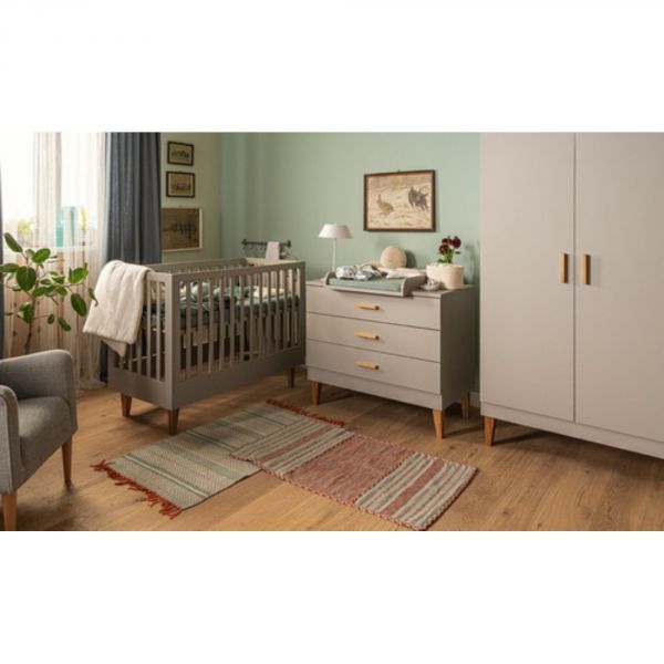 Chambre trio lit 60x120 + commode + armoire gris clair et bois - Collection Lounge