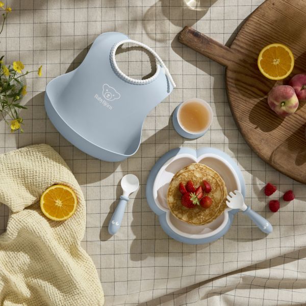 Coffret repas avec bavoir bleu pastel