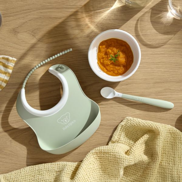 Coffret repas avec bavoir vert pastel