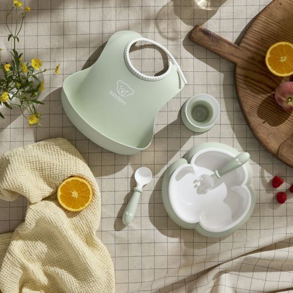 Coffret repas avec bavoir vert pastel