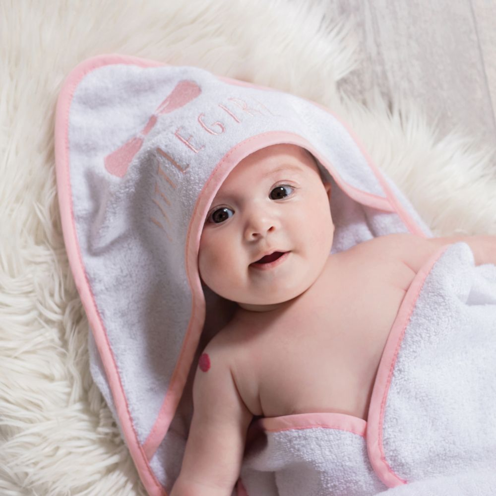 Domiva Cape De Bain 75x75 Cm Avec Gant Rose Little Girl Made In Bebe Domiva Cape De Bain 75x75 Cm Avec Gant Rose Little Girl Made In Bebe