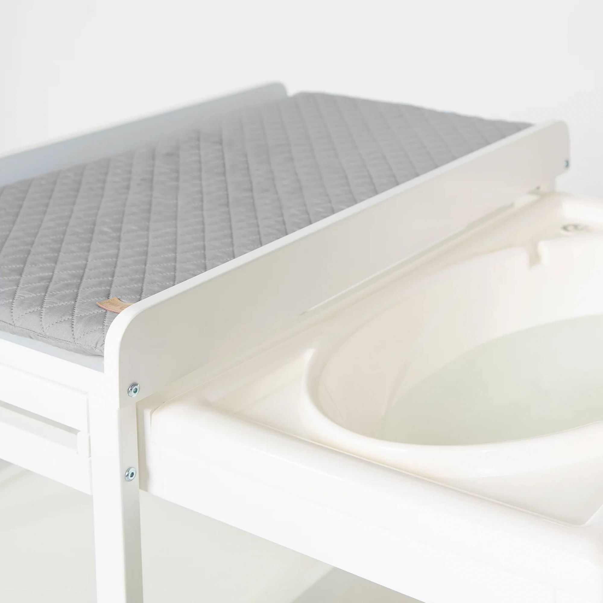 Table À Langer Avec Baignoire Bébé Rangement Matelas À Langer