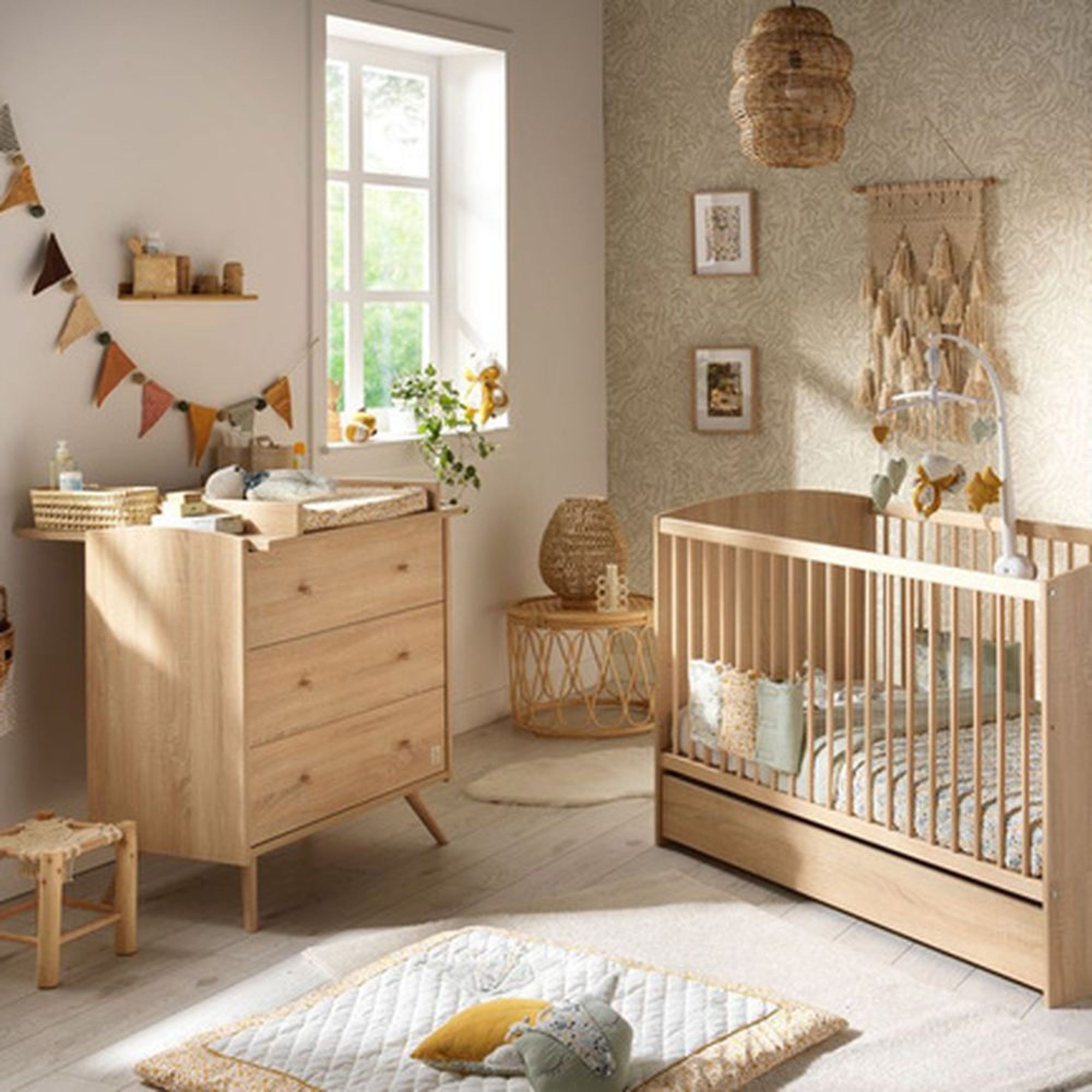 Lit bébé évolutif avec commode à langer Made in France