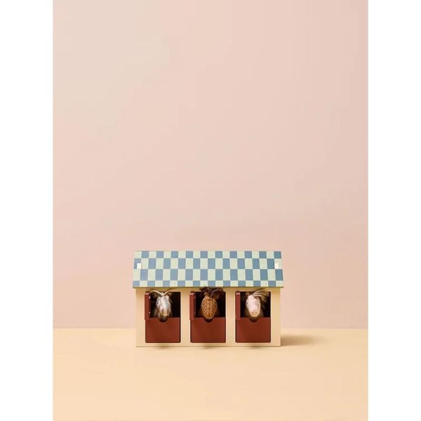 Ecurie avec chevaux en bois