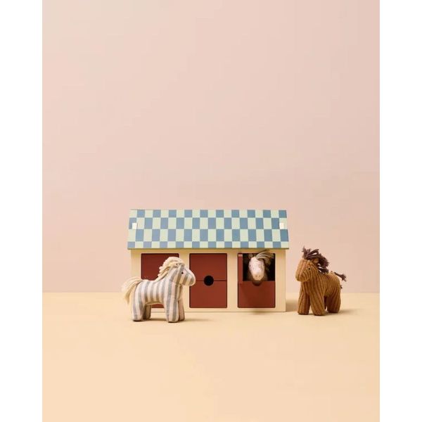 Ecurie avec chevaux en bois