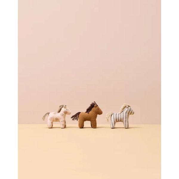 Ecurie avec chevaux en bois