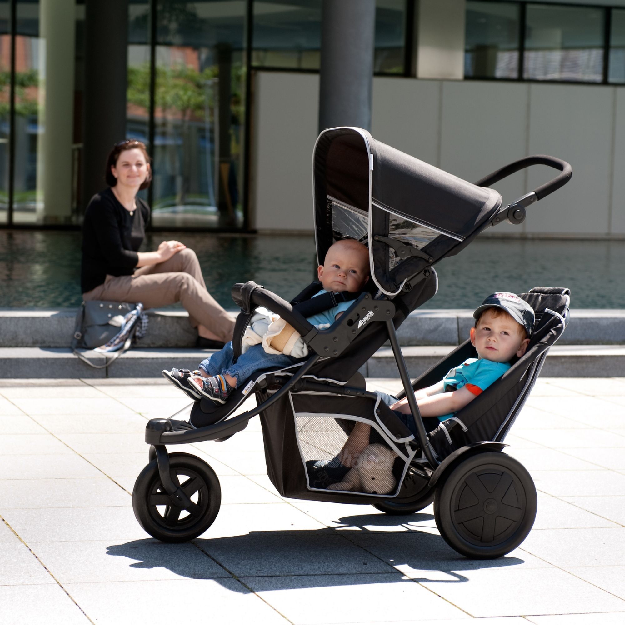 Hauck Poussette Double Freerider à 3 Roues - 2 Enfants, Jusqu'à 36 kg -  Hauteur Réglable, Pliable, Habillage Pluie Inclus, Siège Bas Amovible -  Noir : : Bébé et Puériculture