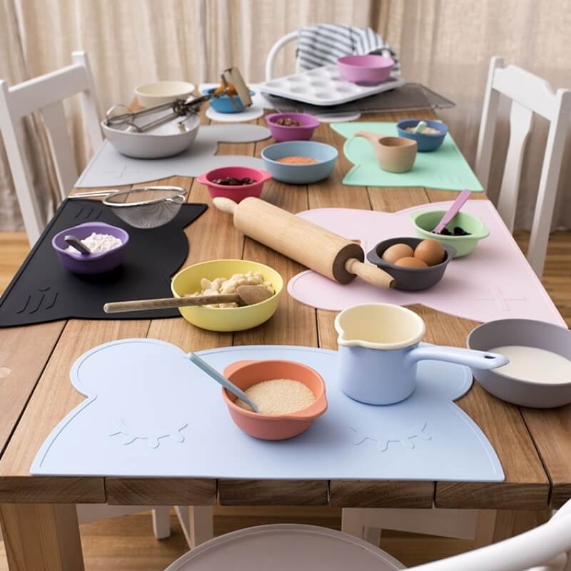 We Might Be Tiny Grand Set De Table En Silicone Chat Noir Pur Made In Bebe We Might Be Tiny Grand Set De Table En Silicone Chat Noir Pur Made In Bebe