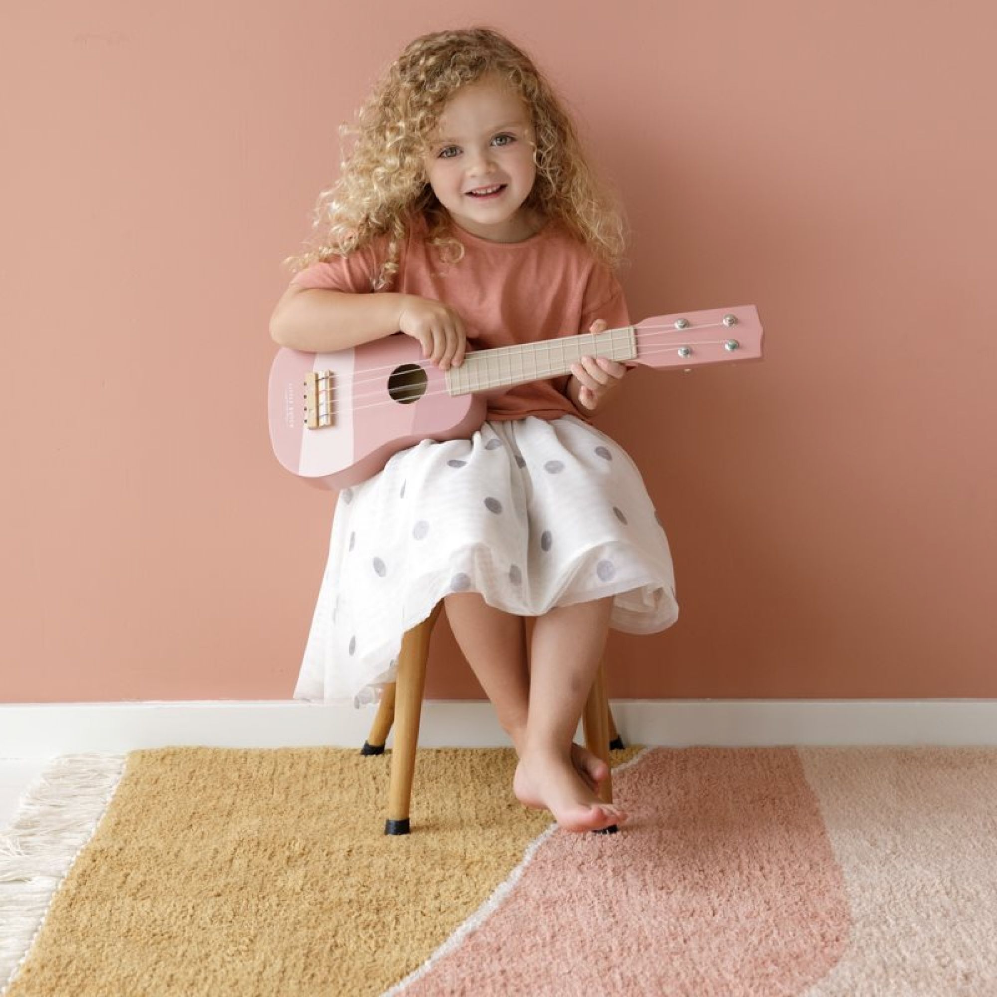 Guitare en bois rose - Made in Bébé