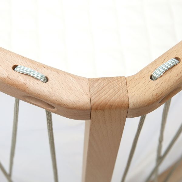 Pack lit bébé Kimi Lichen et matelas organic + alèse et drap housse blanc