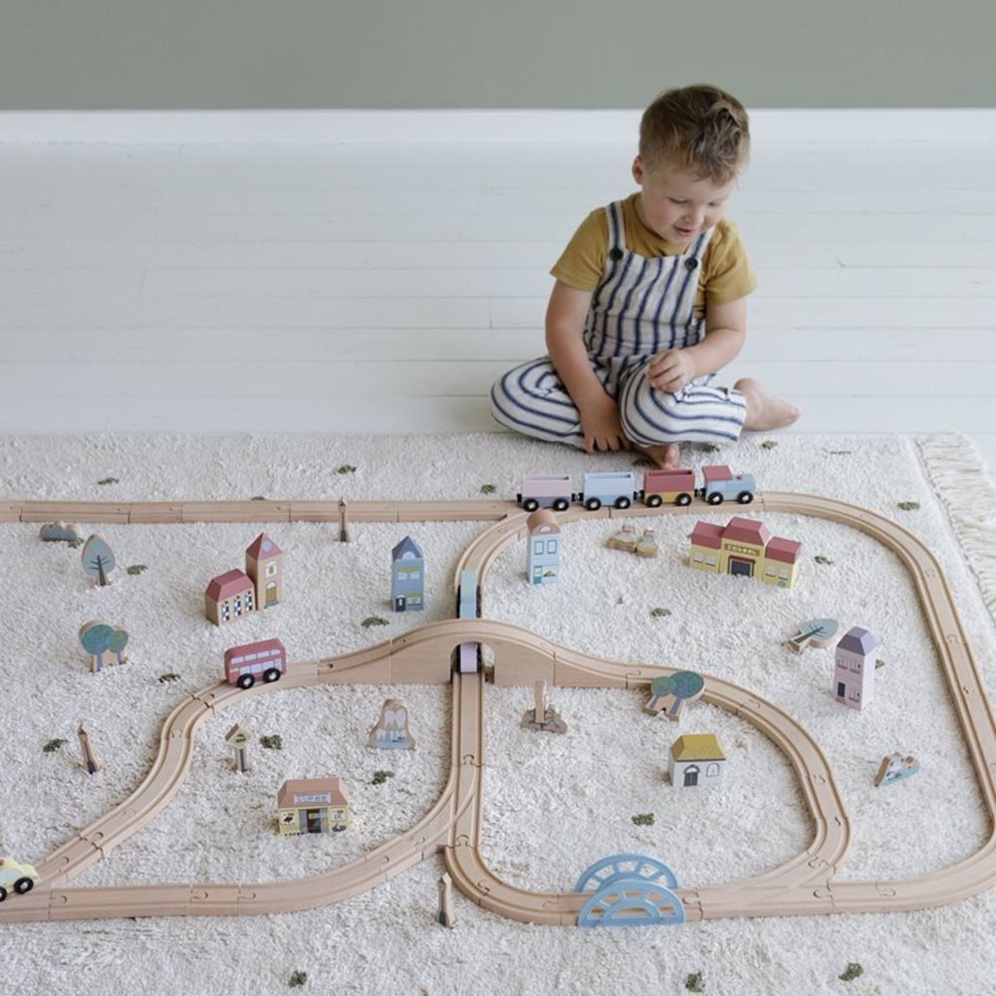 Circuit train en bois - extension Caserne de pompiers - Made in Bébé