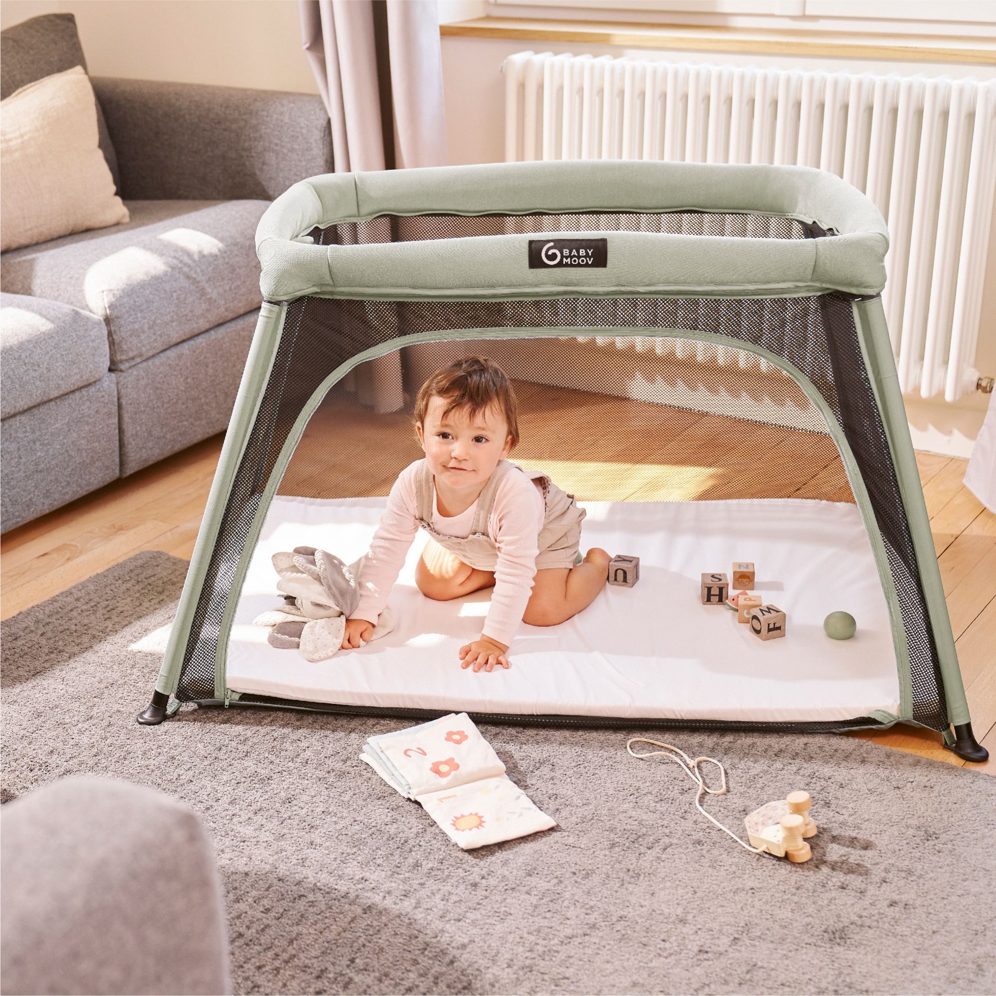 Un lit de voyage pour bébé pratique et multi-usages