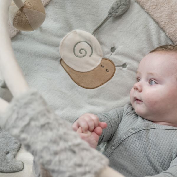Tapis d'éveil avec arches Loulou vert et sable