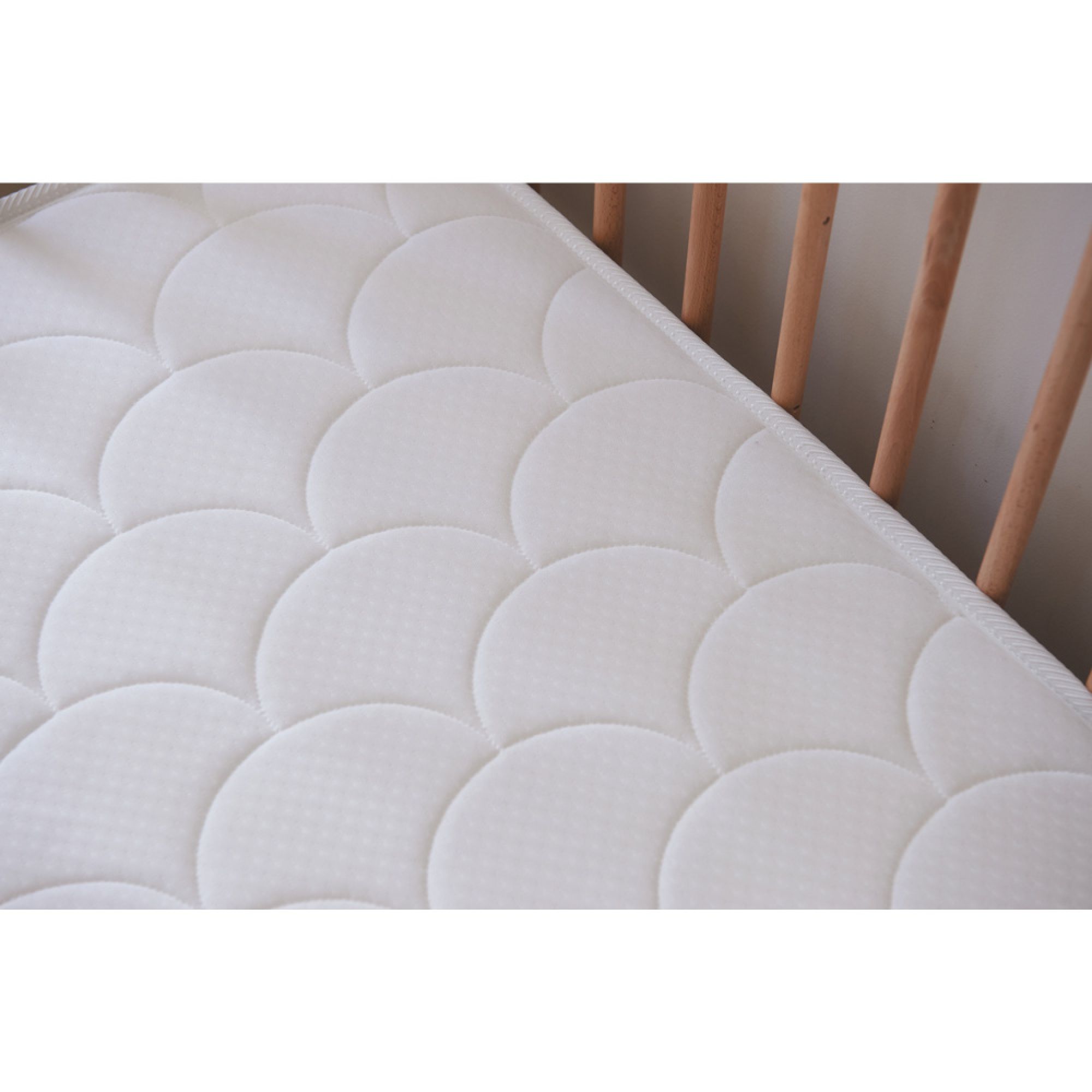 Matelas pour lit bébé : évolutifs, climatisés, pliants et confort