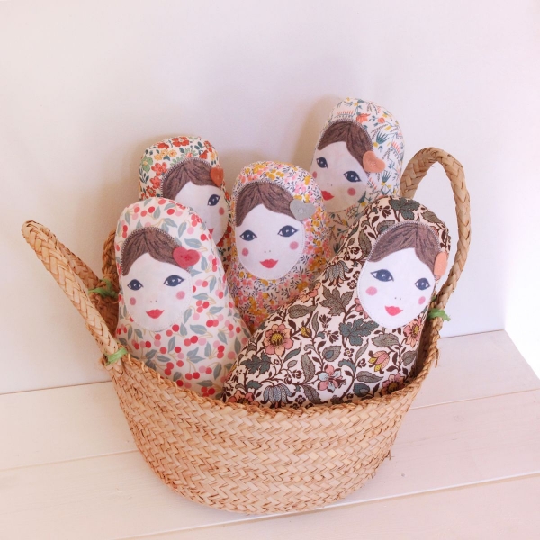 Coussin musical poupée russe Matriochka