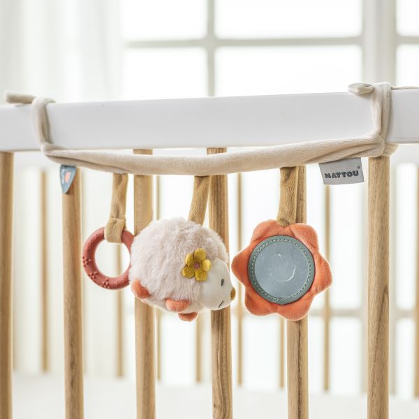 Peluches d'activités à suspendre Zoé le hérisson