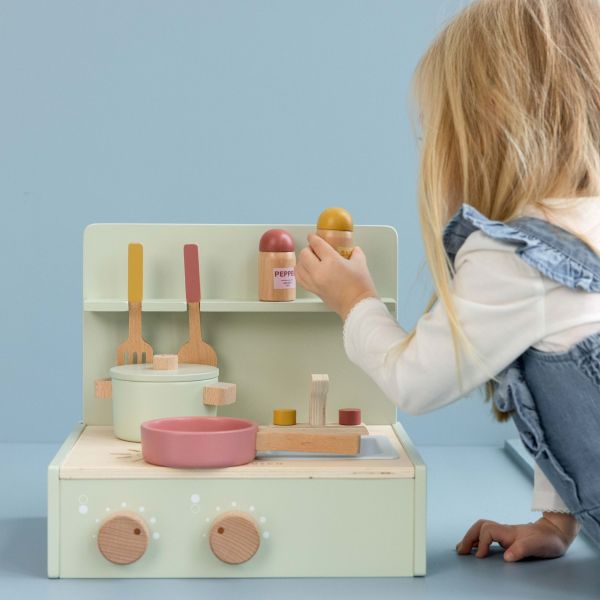 Petite cuisine enfant en bois