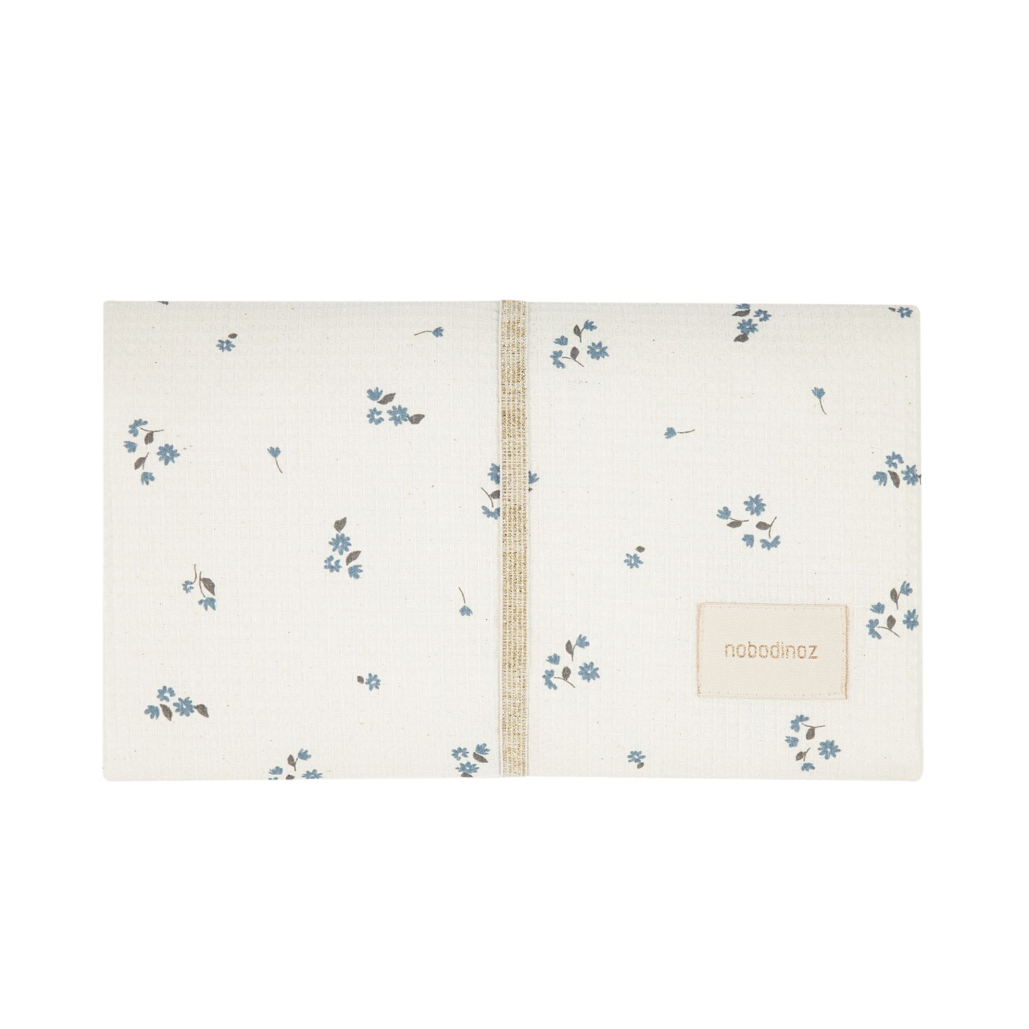 https://www.madeinbebe.com/boutique/uploads/articles/zoom/mozart-waterproof-changing-pad-68x50-lily-blue-nobodinoz_OA.jpg
