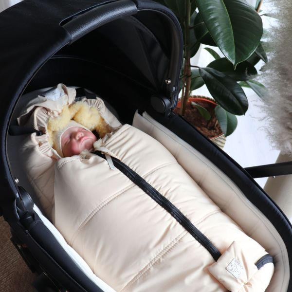 Chancelière pour siège-auto bébé en peau d'agneau NAADJA  - Crème