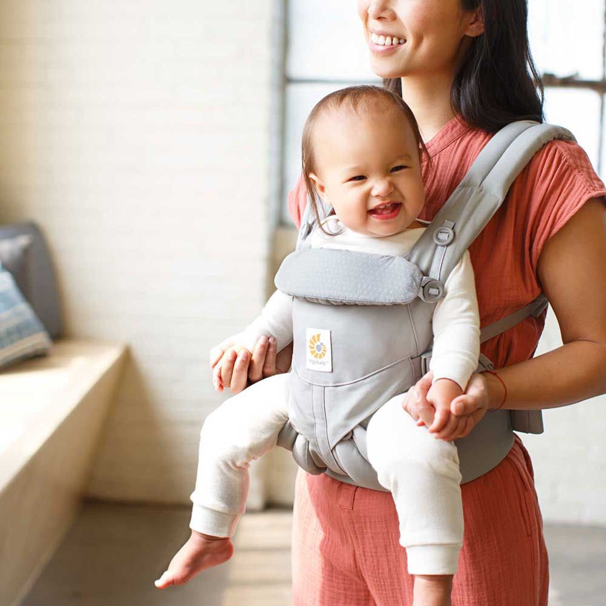 ② Porte-bébé multiposition Ergobaby Adapt (noir) — Porte-bébés & Écharpe porte  bébé — 2ememain