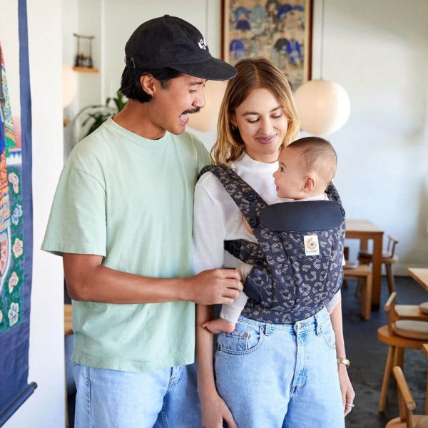 Porte bébé Omni Dream Noir léopard