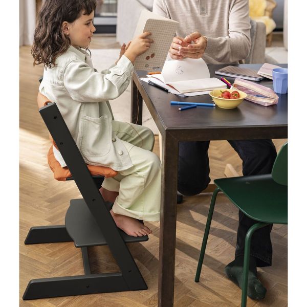 Pack Chaise haute Tripp Trapp chêne Noir et son Baby Set offert