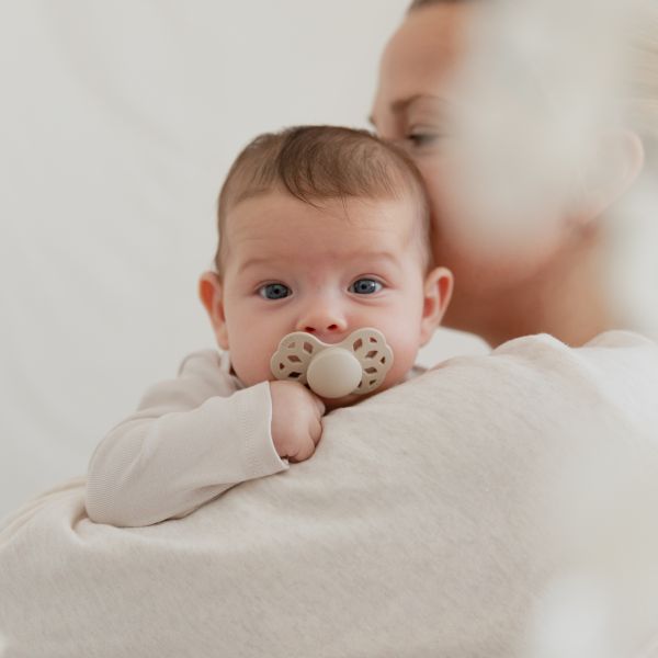 Pack de 2 sucettes Infinity Silicone symétrique 0-6 mois Blossom et Dusky Lilac