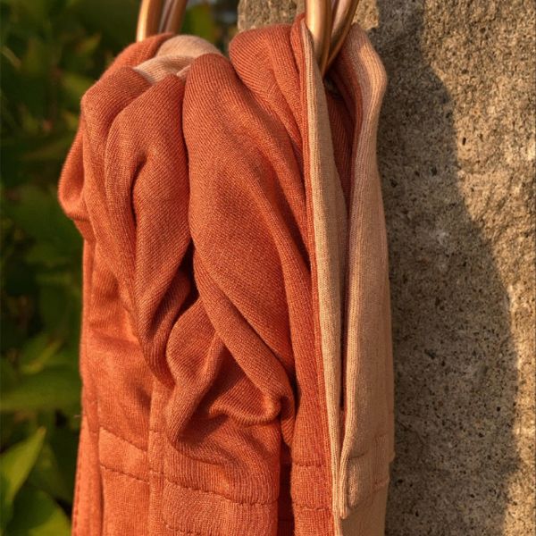 Petite écharpe de portage sans nœud Nude et caramel