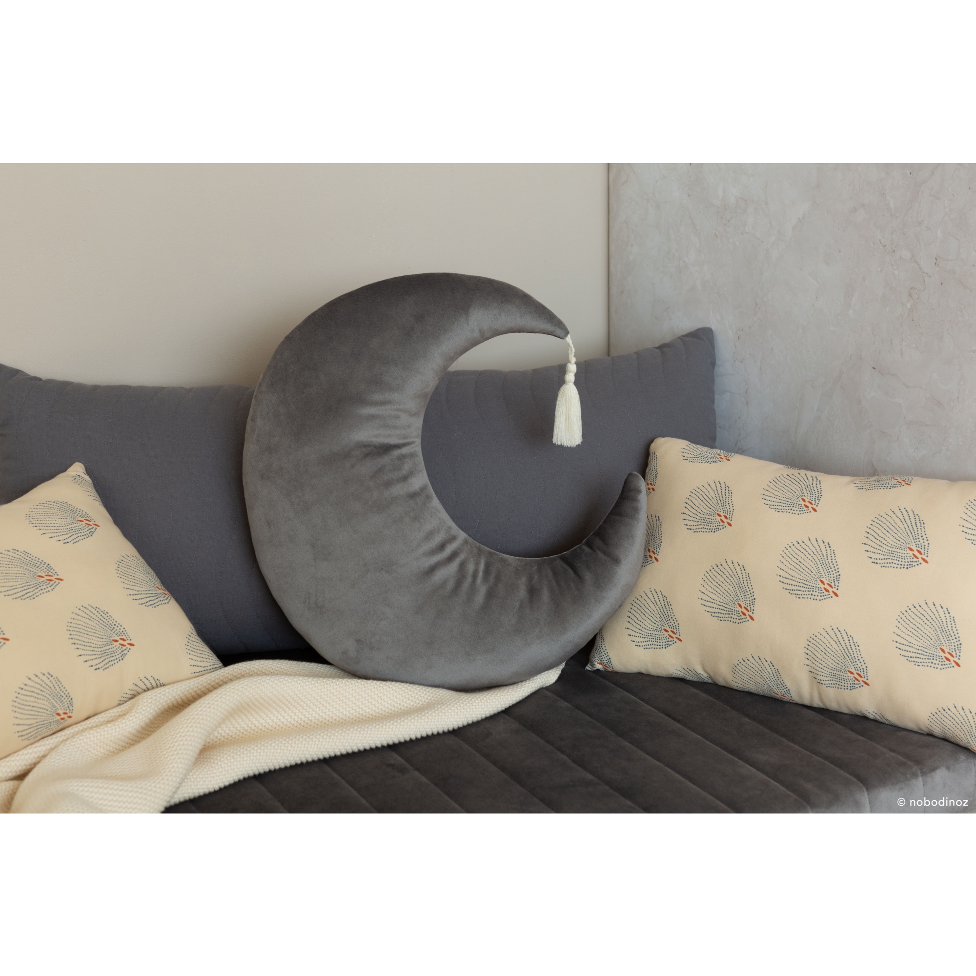 Coussin lune Pierrot Velvet Slate Grey - Made in Bébé