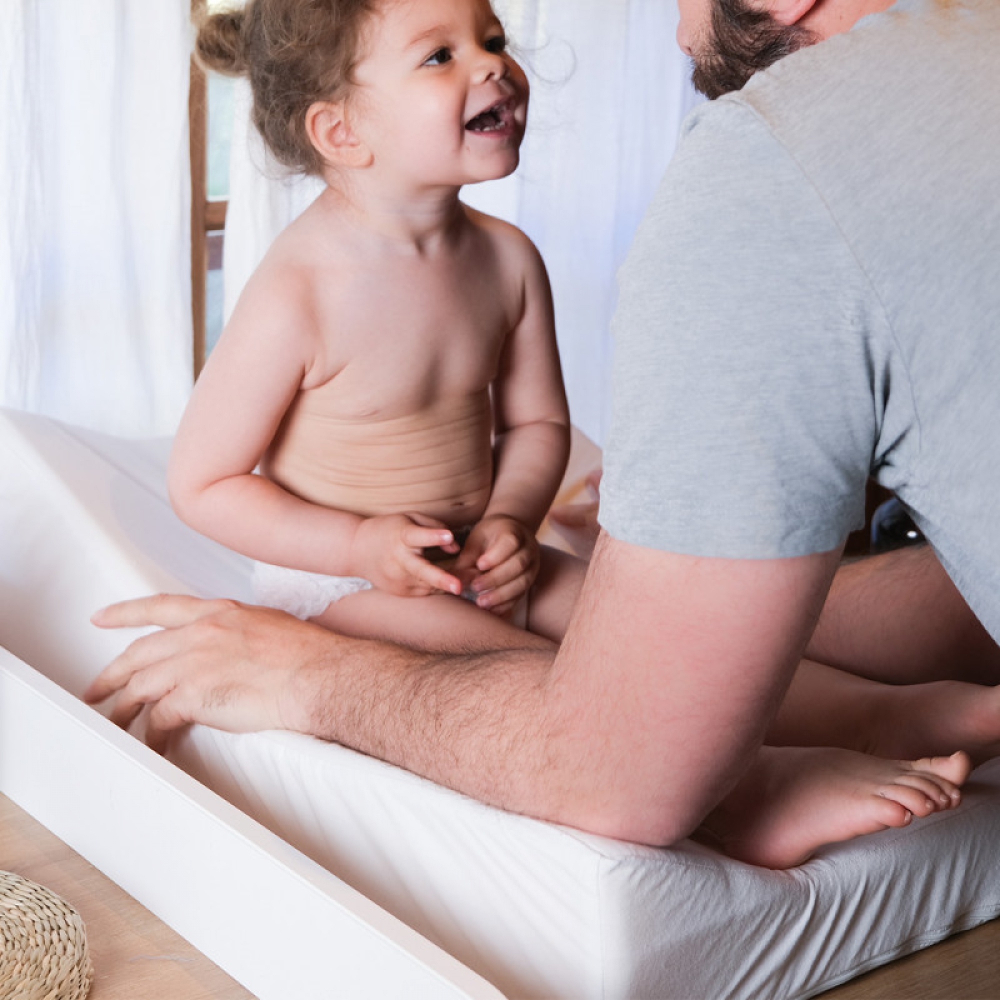 Matelas à langer pour bébé incliné blanc SOFALANGE