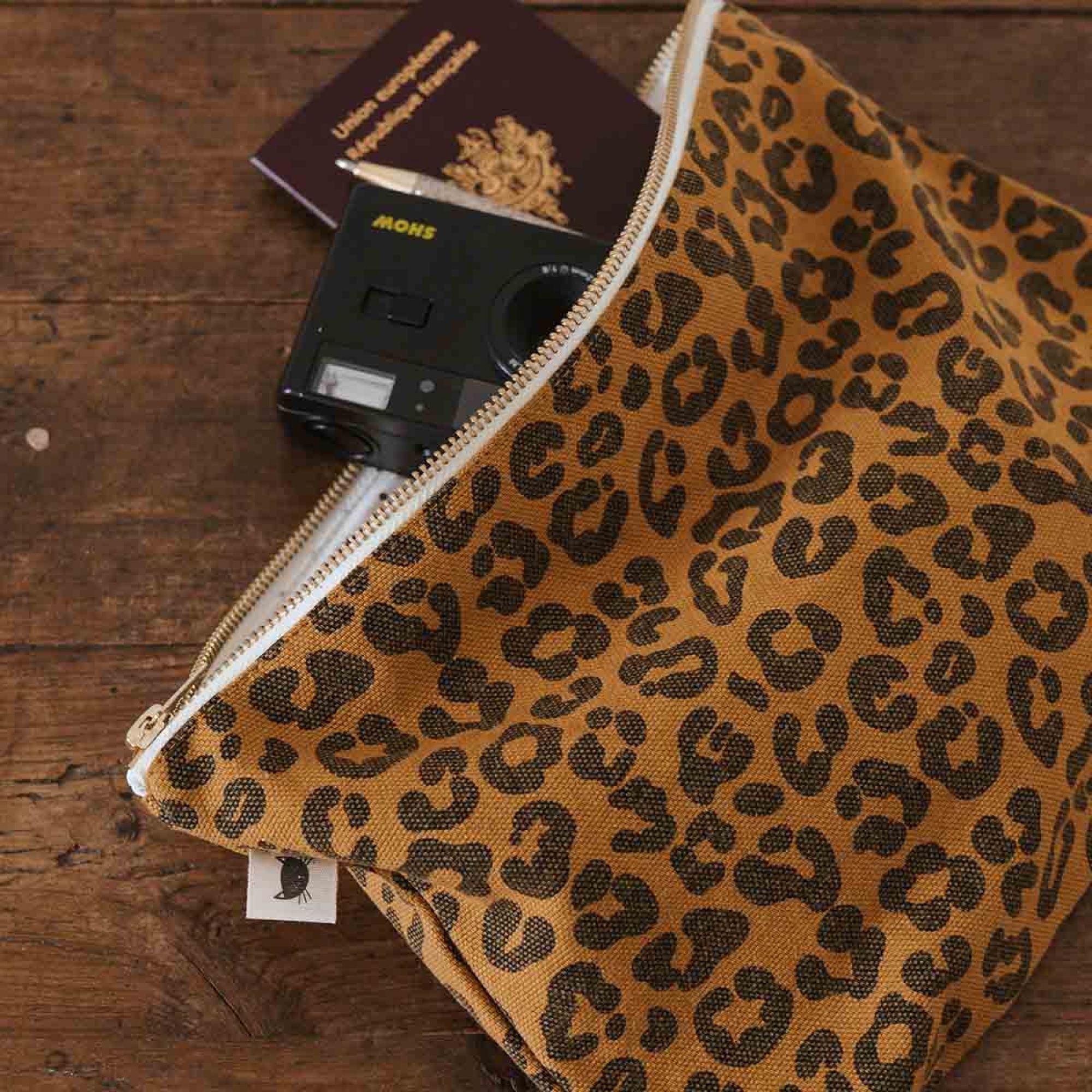 Rose In April Lili Flat Pouch Zebra - Natural