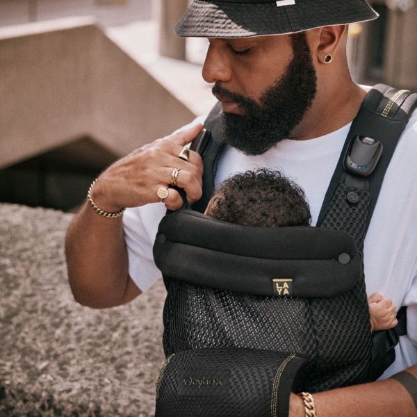 Porte bébé physiologique Laya Magic Black