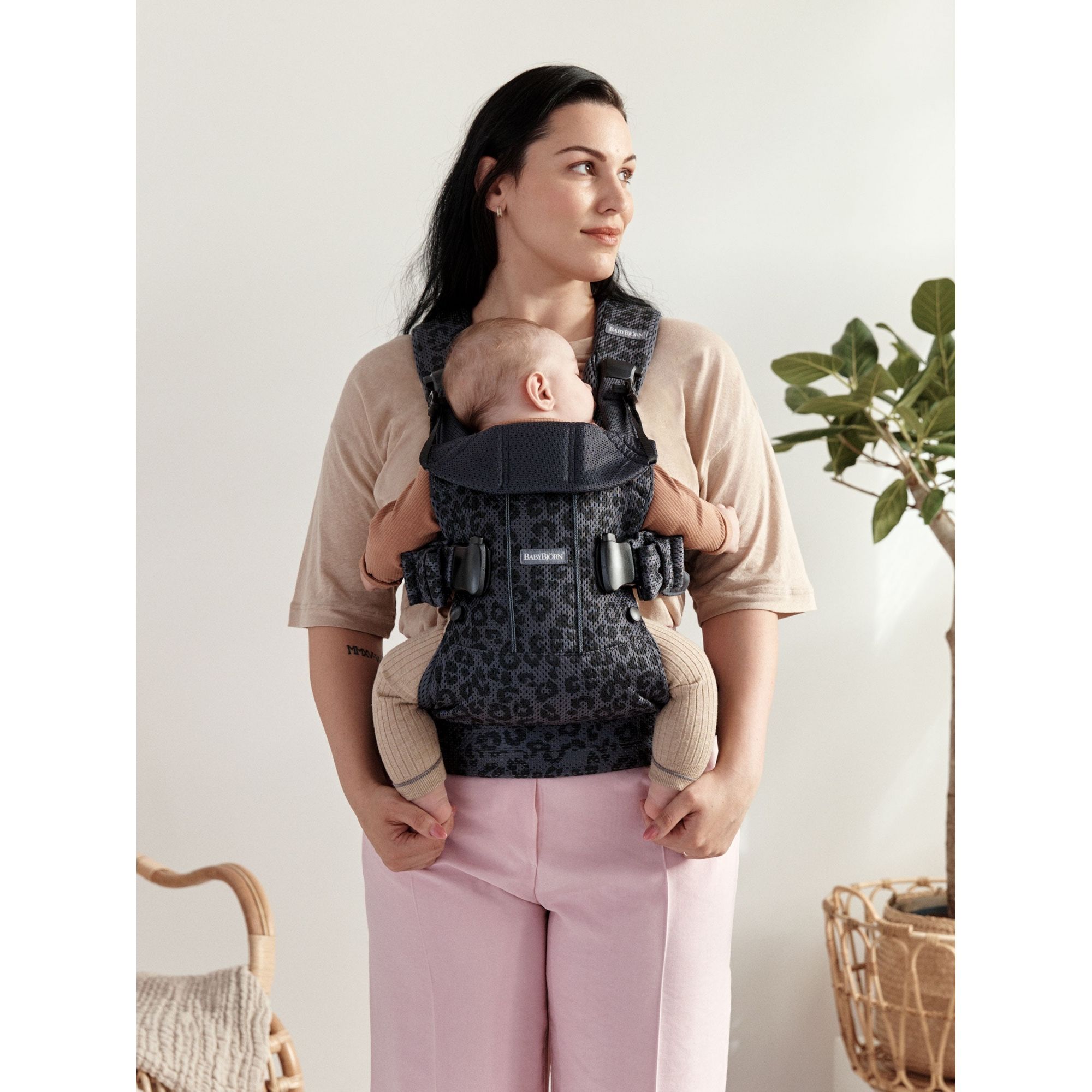 Porte-bébé physiologique BABYBJÖRN One Air - Argent - Mesh 3D doux et léger