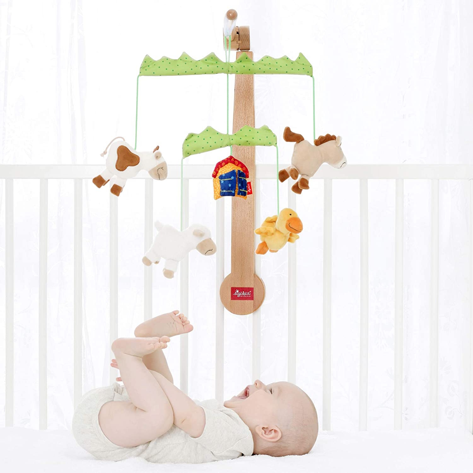 Le support en bois pour suspendre le mobile de bébé à son lit