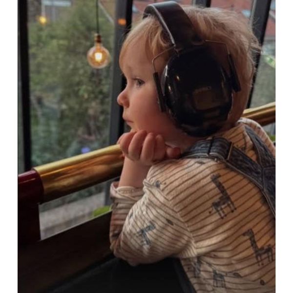 Casque anti-bruit enfant noir 36m+