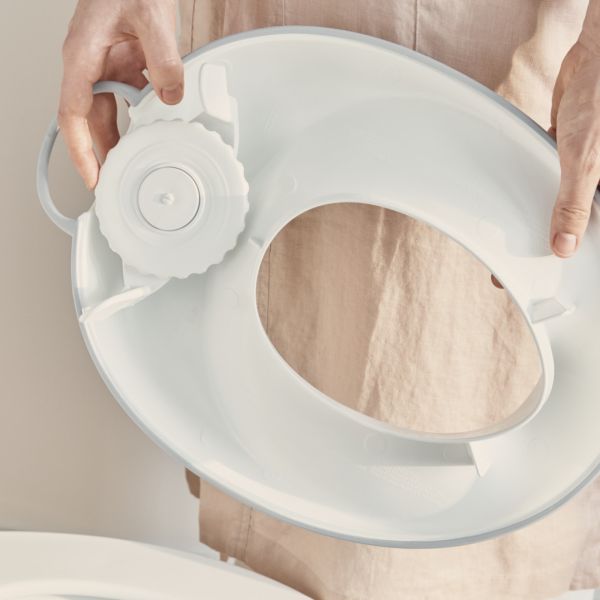 Réducteur de toilette blanc et gris