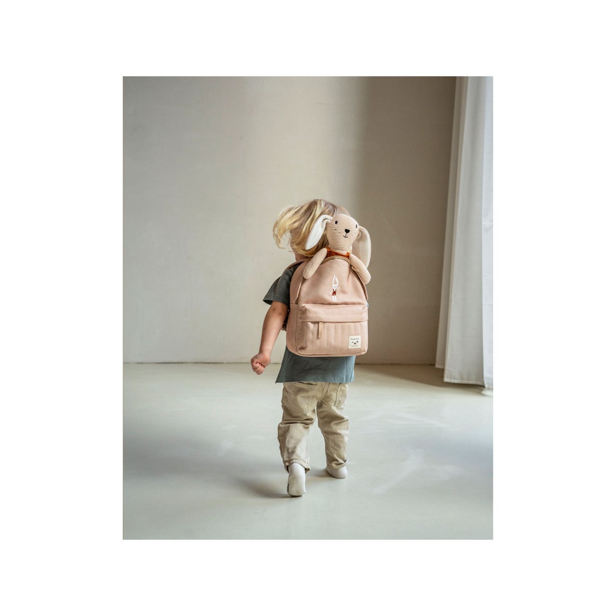 Sac a dos enfant brode Tattle And Tales Lapin sable